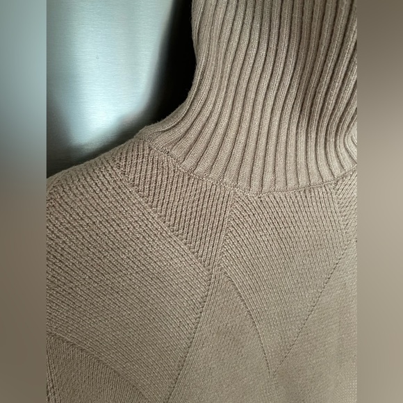 Sweater - Picture 2 of 3